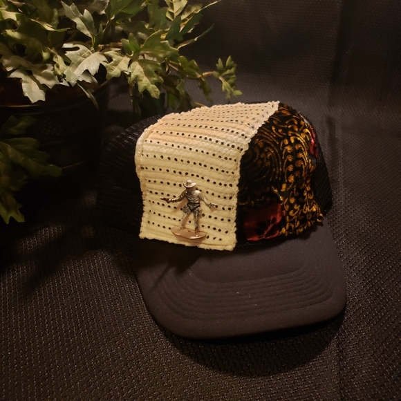 Accessories - Customized trucker hat